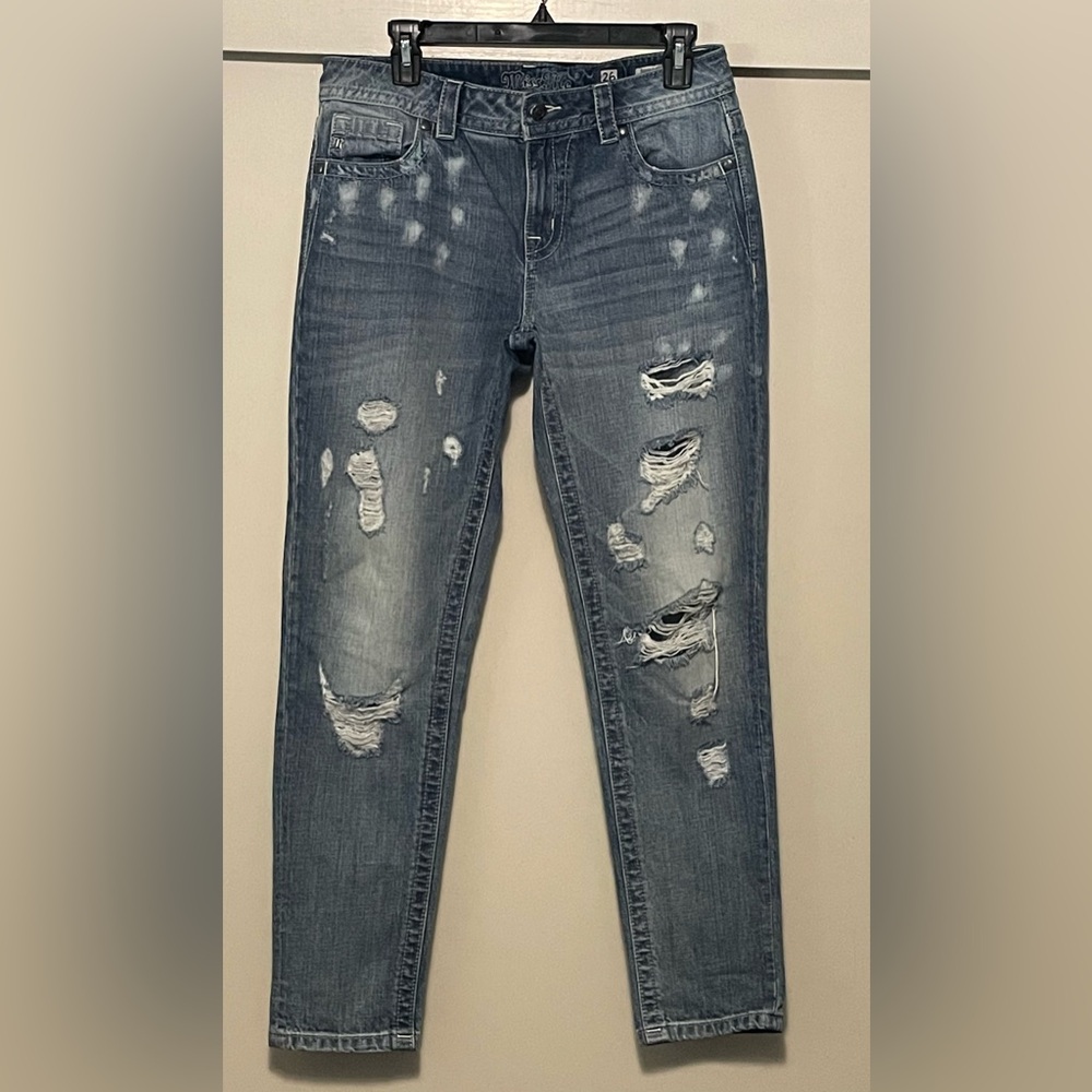 Miss Me Boyfriend Ankle Distressed Blue Jeans Size 26‎